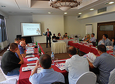 Učesnici radnog sastanka o unapređenju sajtova opština_en